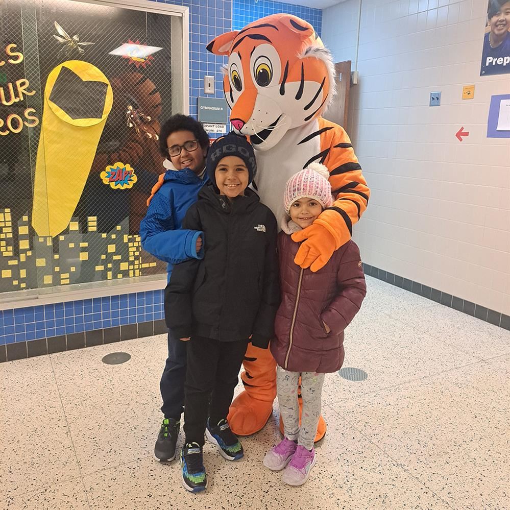  Students taking a photo with the Evergreen Park Elementary tiger mascot