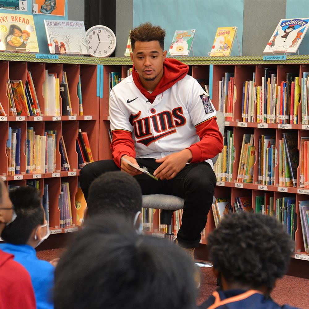   Minnesota Twins pitcher Chris Archer visits with students at Monroe Elementary in library