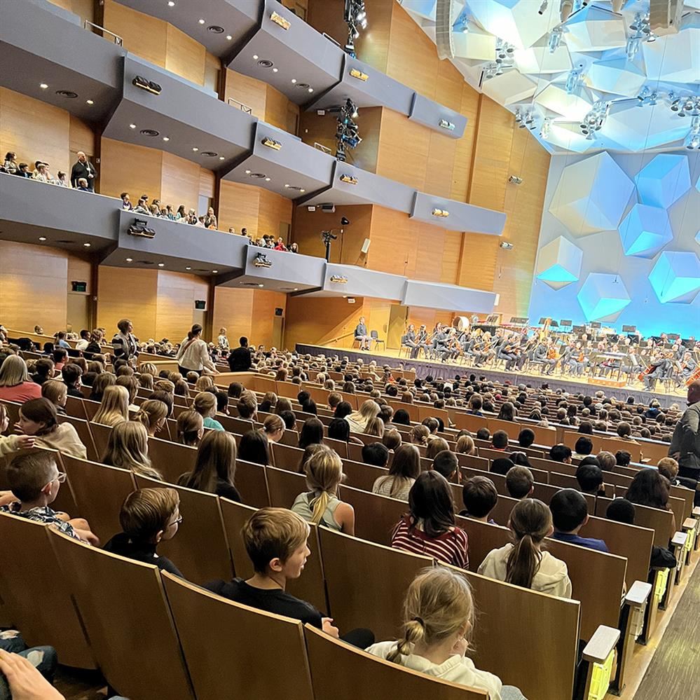  District fifth grade students attend concert at Orchestra Hall