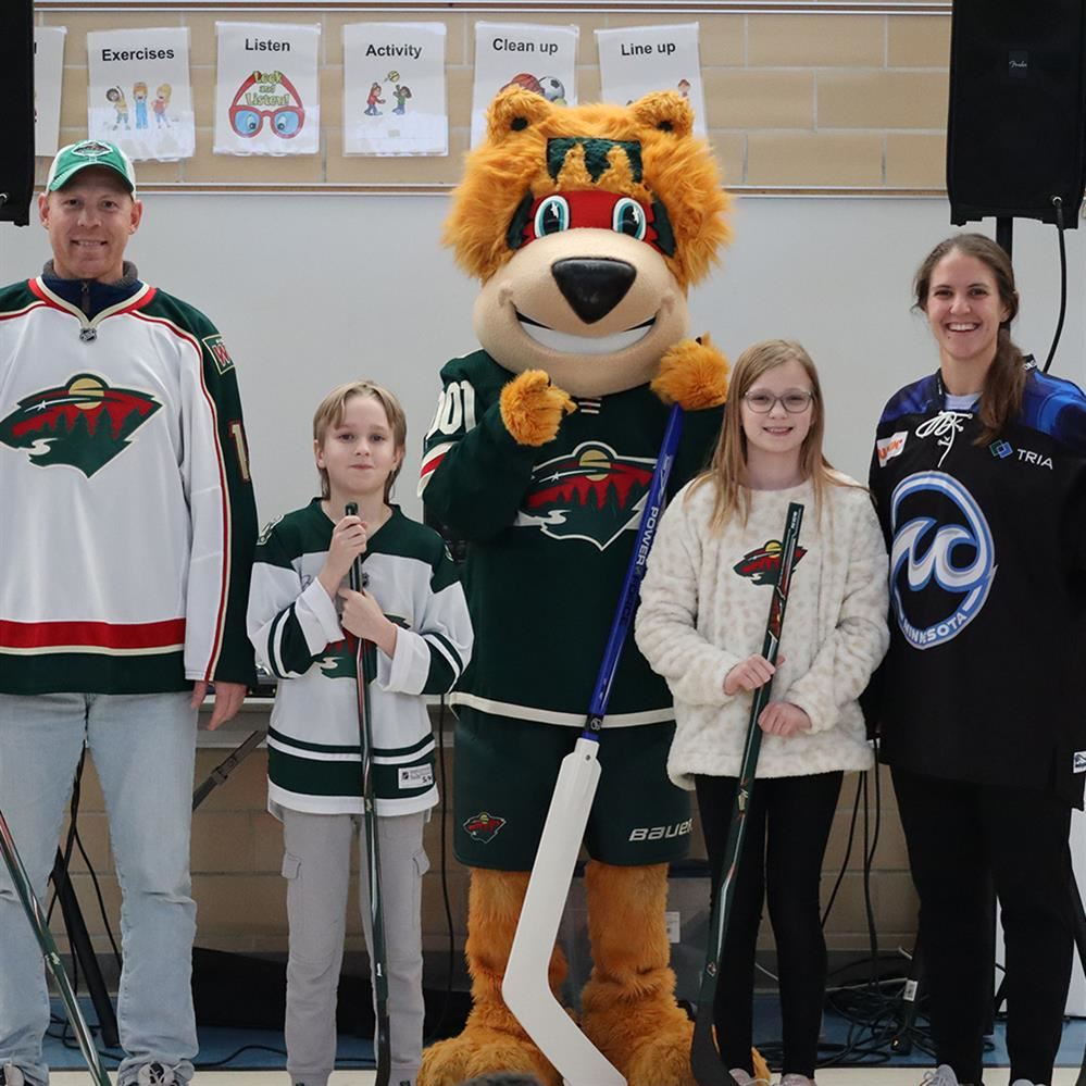  Morris Bye students pictured with Nordy, Stéphane Veilleux and Kalli Funk