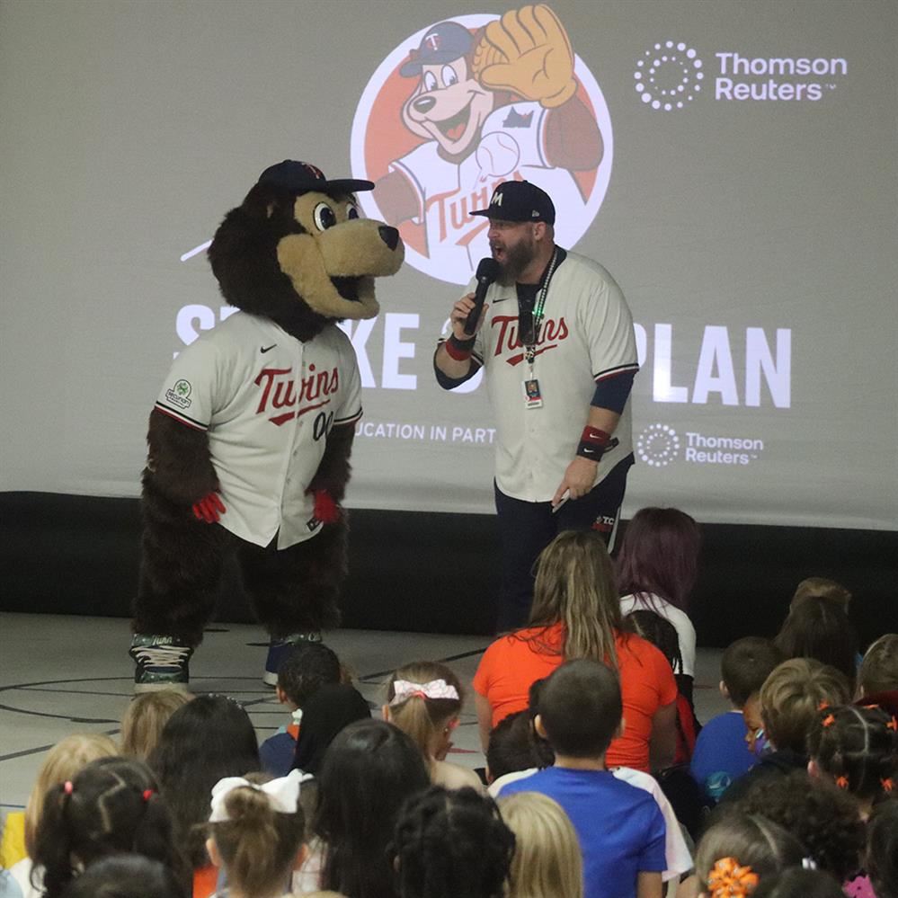  T.C. Bear visits students at Mississippi Elementary