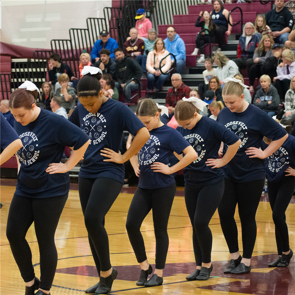  Dancers in line