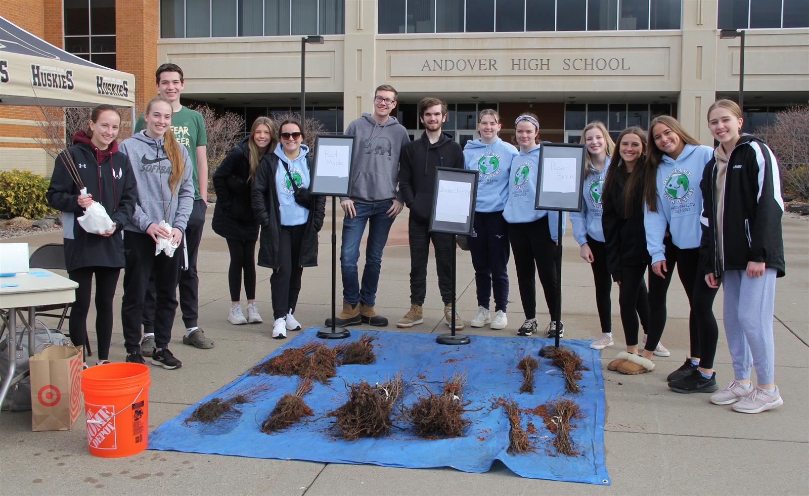 Andover Leo Club members and volunteers with saplings